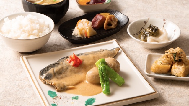 鯖の生姜煮と4種のお惣菜定食