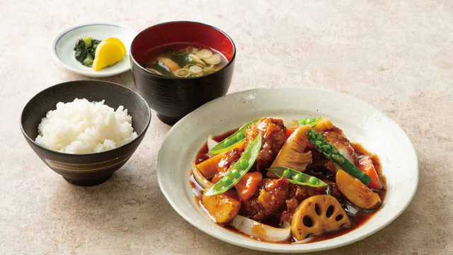 若鶏と彩り野菜黒酢あん定食.